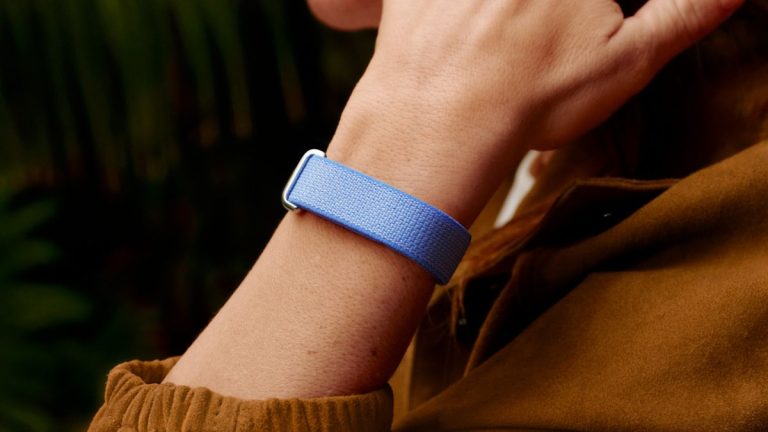 Google Fitbit Air First Impressions Reveal Super Lightweight Design and AI Features